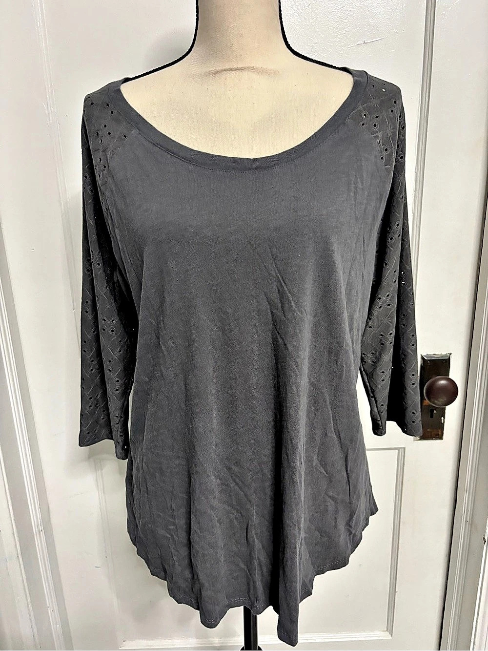 maurices Gray Eyelet Sleeve Tunic Size XL
